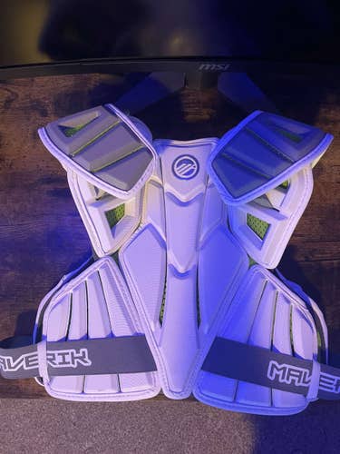 Used Medium Maverik MAX EKG Shoulder Pads