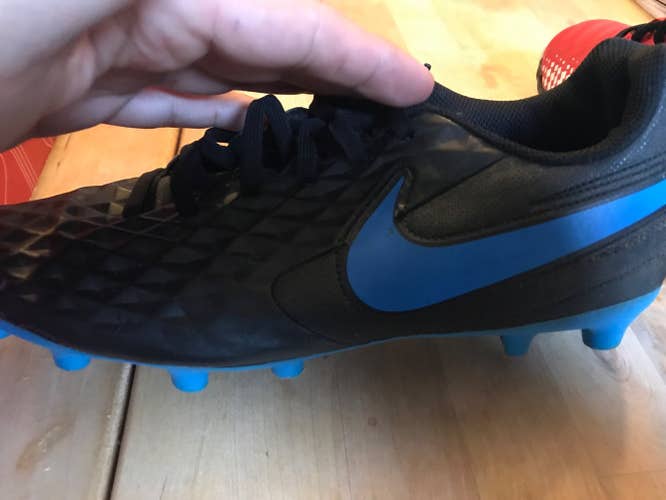 Black Used Molded Cleats Nike Tiempo legend Cleats