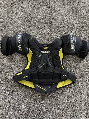 Senior Medium Bauer Supreme S29 Shoulder Pads