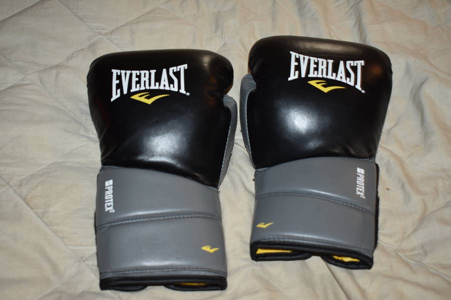 Everlast 16 Oz EverGel ProTex 2 Boxing Gloves, Black/Silver