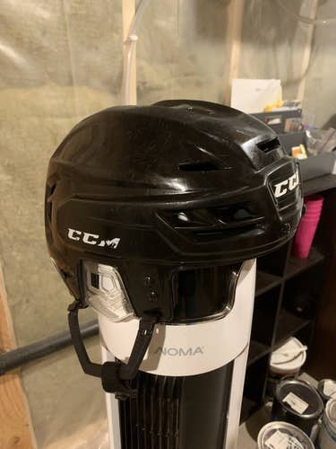CCM Resistance 300 Helmet