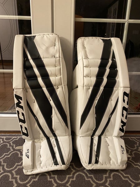 White Junior 28" CCM Extreme Flex E3.5 Goalie Leg Pads