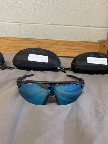 Black Men's Small / Medium 2XU Sunglasses
