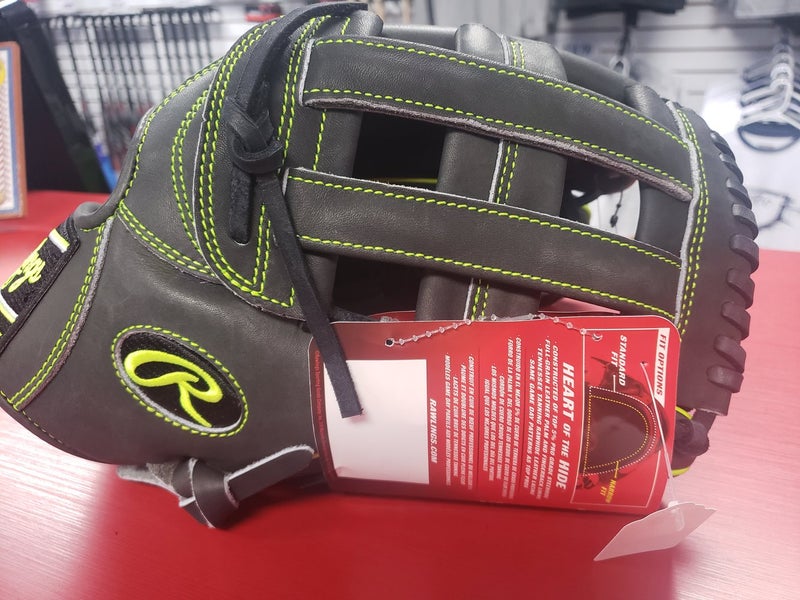 New Rawlings Right Hand Throw Heart of the Hide Baseball Glove 12.75"