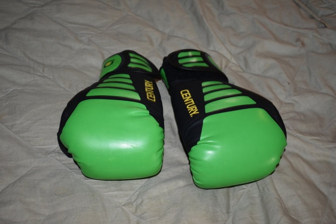Century Boxing/MMA 6OZ Brave Gloves, Black/Green