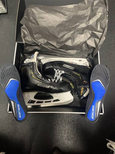 Senior Bauer Regular Width Size 9.5 Supreme 2S Pro Hockey Skates