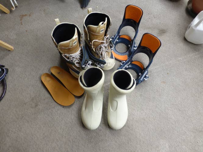 BURTON SI SNOWBOARD BOOTS WITH STEP ON BINDINGS  SIZE 8