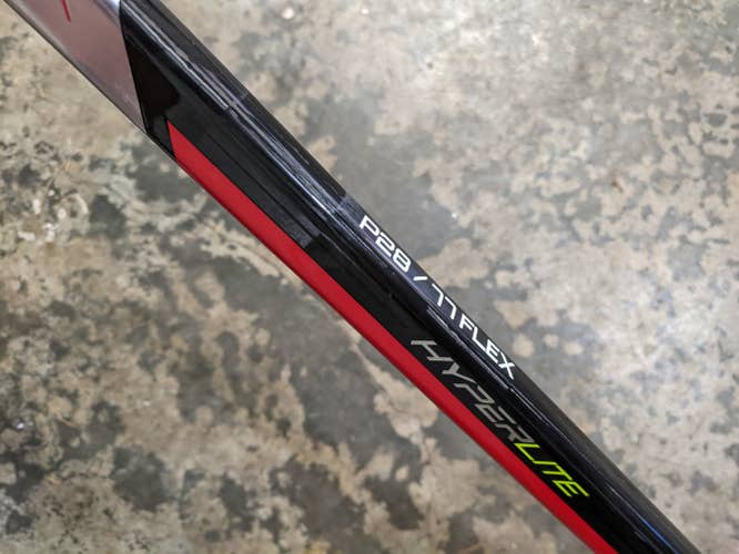 New Senior Bauer Right Handed Vapor Hyperlite Hockey Stick Toe Pattern P28