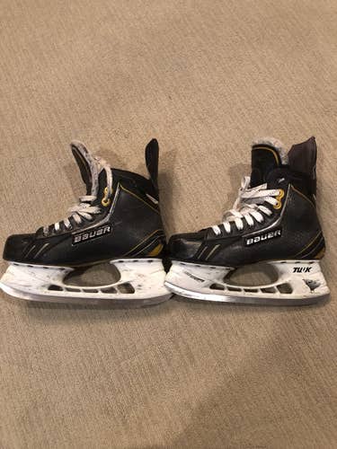 Senior Used Bauer Supreme Hockey Skates Size 8.5