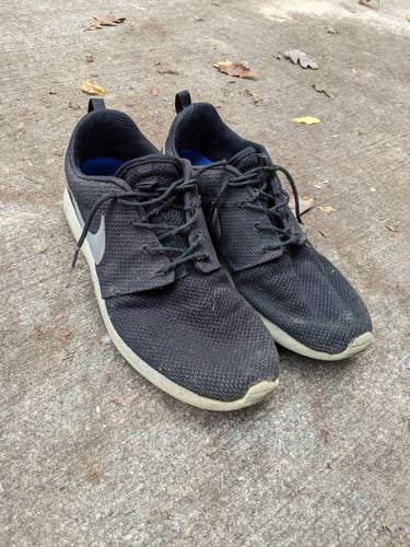 Black Adult Used Men's Size Men's 11.5 Nike Roshe Shoes