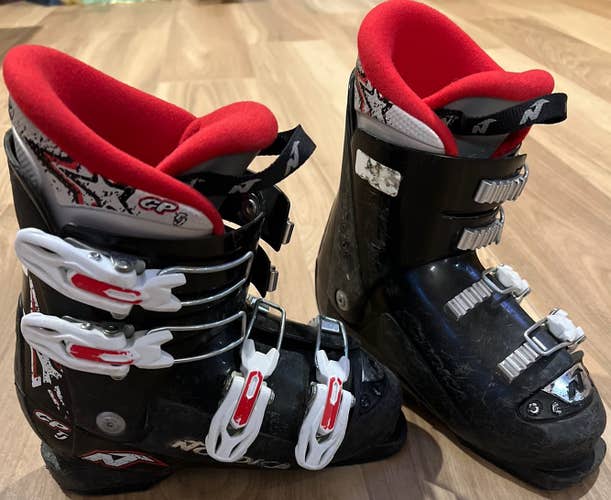 Nordica kids boots size 21.5.