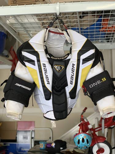 Senior Used Medium Bauer One.9 Goalie Chest Protector