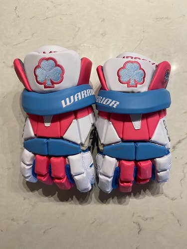 NWOT Shamrocks Custom Warrior 12" Evo Gloves