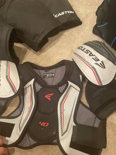 Senior Small Easton Synergy Shoulder Pads