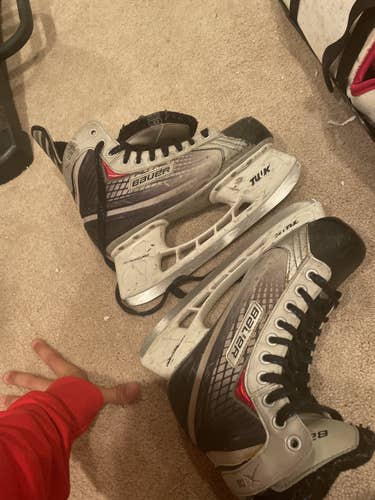 Junior Bauer Regular Width Size 8 Vapor x50 Hockey Skates