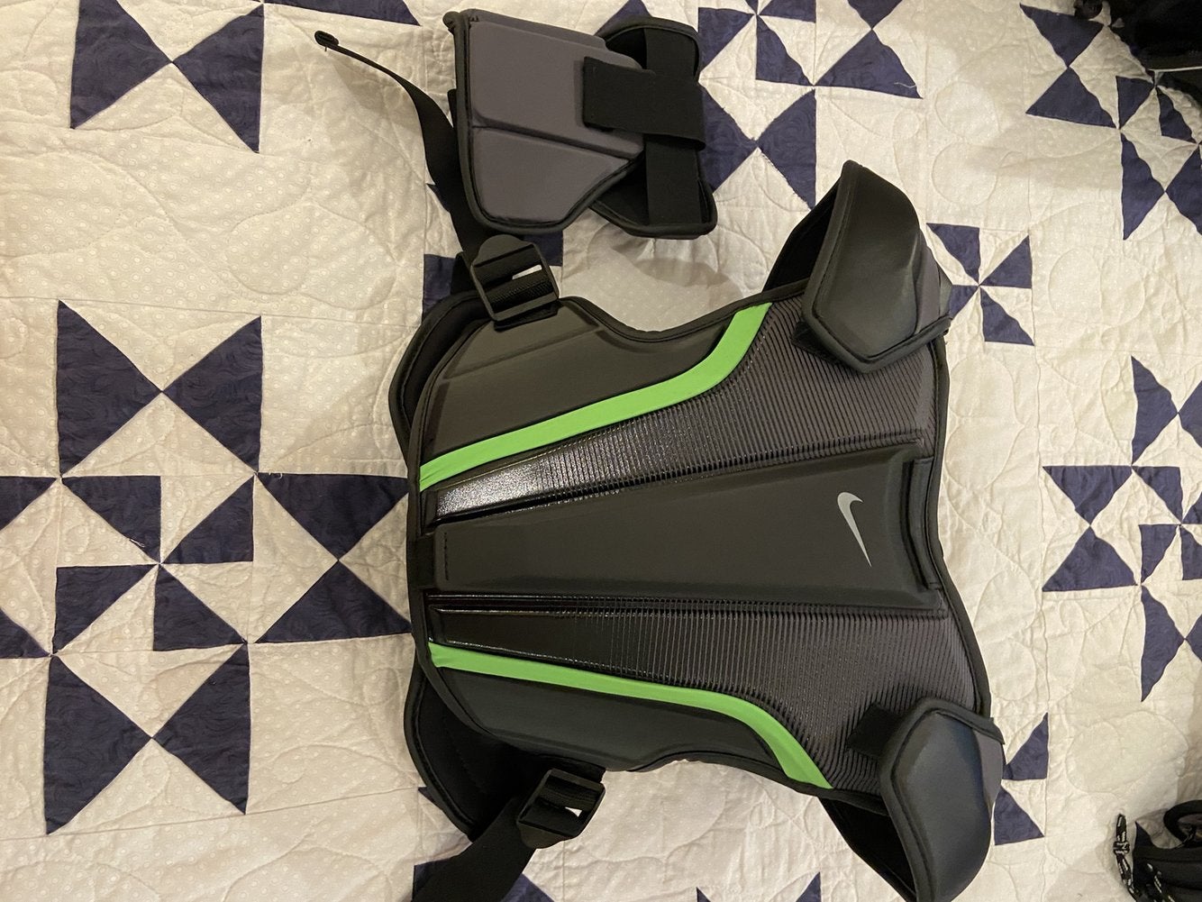 Nike Vapor 2.0 Shoulder Pad Large – LAXID Lacrosse And Hockey Shop