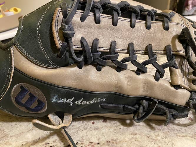 Blue High School/College Outfield 12.5" A2000 Baseball Glove