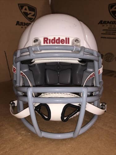 USED RIDDELL YOUTH SPEED CLASSIC FOOTBALL HELMET - SMALL - WHITE
