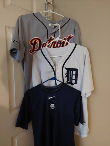 Detroit Tigers Mens Medium Majestic Jersey Set