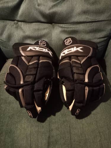 Used Reebok 9k Gloves 15"
