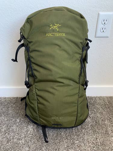 Arc’teryx Brize 25L Backpack Olive Green