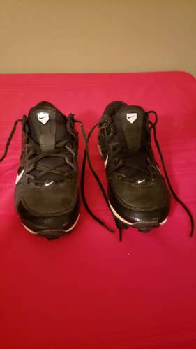 Black Used Women's fastflex Cleats Nike Low Cut size 8.5