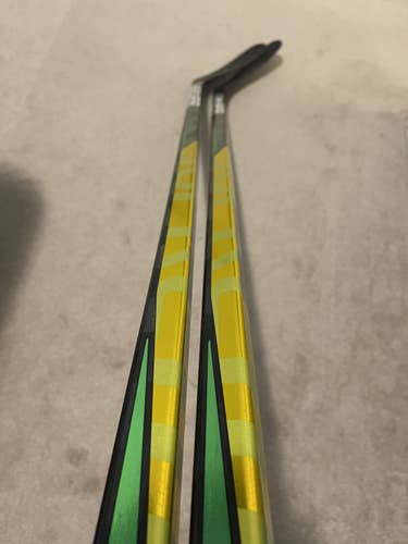 New Senior Bauer RH Supreme UltraSonic Pro Stock - 82 Flex P92