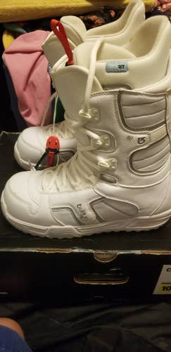 New Size 9.0 (Women's 10) Burton Coco Snowboard Boots