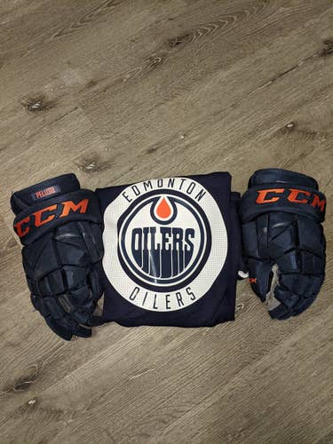 Set of CCM HG12 14" Edmonton + Adidas Practice Jersey Pro Stock