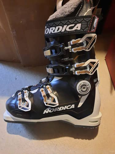 Women's Used Nordica SpeedMachine 95 W Ski Boots Medium Flex