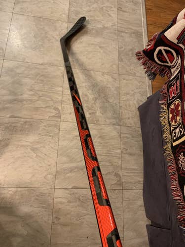 Senior Right Handed Mid Pattern  Vapor FlyLite Hockey Stick