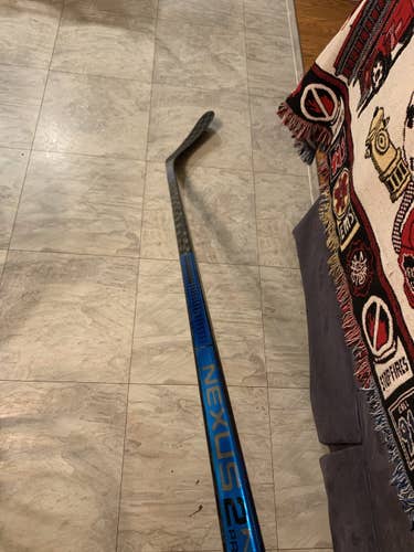 Senior Right Handed Mid Pattern  Nexus 2N Pro Hockey Stick