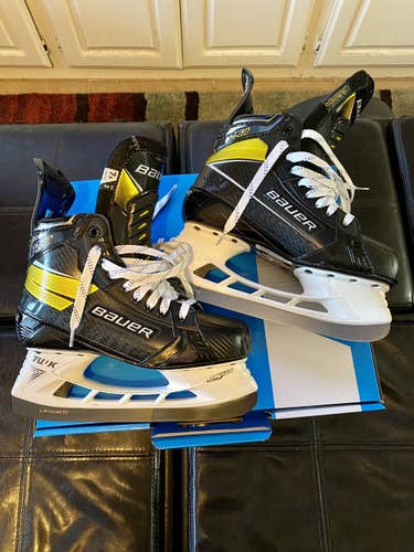 Senior Bauer Extra Wide Width Size 7.5 Supreme UltraSonic Hockey Skates