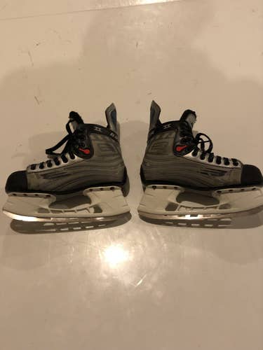 Used Bauer Vapor XX Skates 8.5D