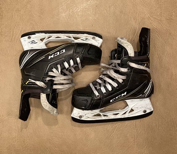 Junior Used CCM Tacks Classic Pro Hockey Skates Size 2.5