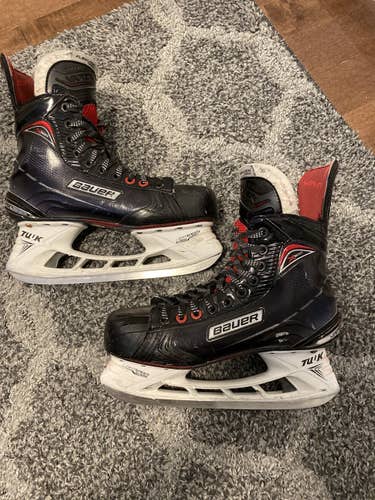Senior Bauer Regular Width  Size 7 Vapor X800 Hockey Skates
