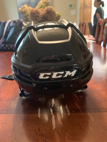 Black Pretty Much New Medium CCM Tacks 910 Helmet
