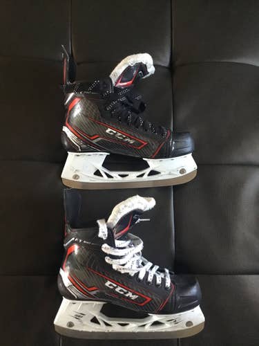 Senior CCM Regular Width  Size 5.5 JetSpeed FT360 Hockey Skates