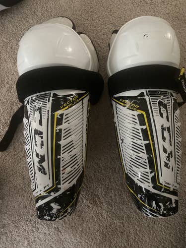 CCM vector plus knee pads