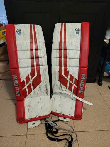 Great Condition White & Red Used Junior 26" Vaughn Velocity VE8 Goalie Leg Pads