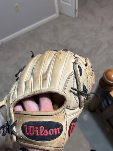 Brown High School/College Outfield 12.75" A2000 Baseball Glove