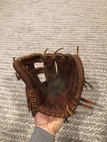 Brown Used Infield 11.75" A2000 Baseball Glove