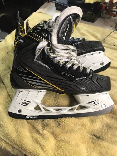 Senior 9.5 CCM classic pro skates hardly used