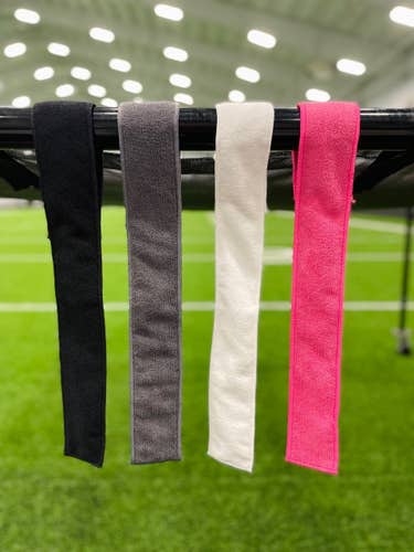 Bundle of 4 New Plain Streamer Towels (2 Black & 2 White) for @Chrisomantic
