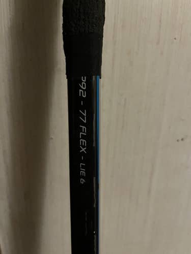 Senior Right Handed Toe Pattern  Nexus 2N Pro Hockey Stick