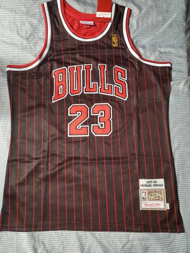Michael Jordan Mitchell & Ness alternate 96-97 Chicago Bulls Jersey Size Large 44