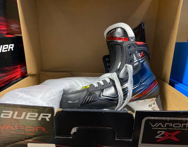 Senior Bauer Regular Width Size 10.5 Vapor 2X Hockey Skates