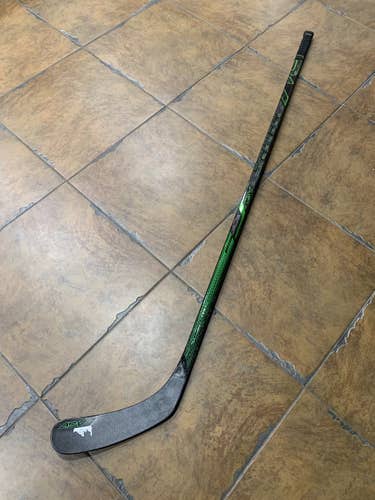 Senior Right Handed P92 Supreme ADV Hockey Stick