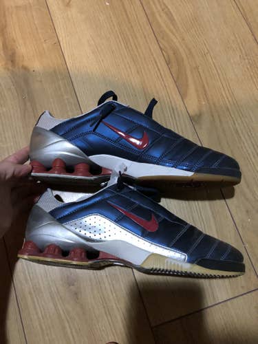 Used Size 8.5 (Women's 9.5) Nike Magia Shox Cleats