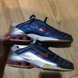 Used Size 8.5 (Women's 9.5) Nike Magia Shox Cleats
